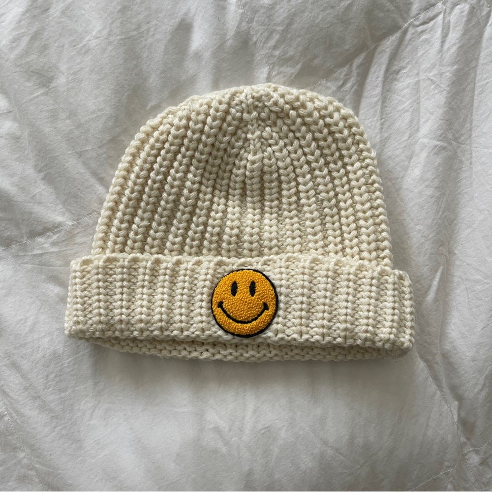 M@RKET white knit beanie 😊